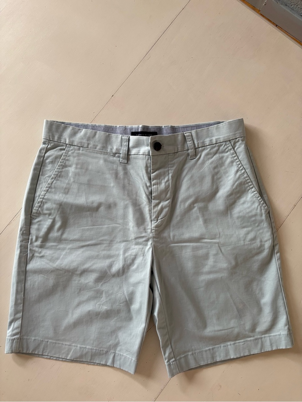Tommy Hilfiger Men's Light Gray Flat Front Chino Shorts
